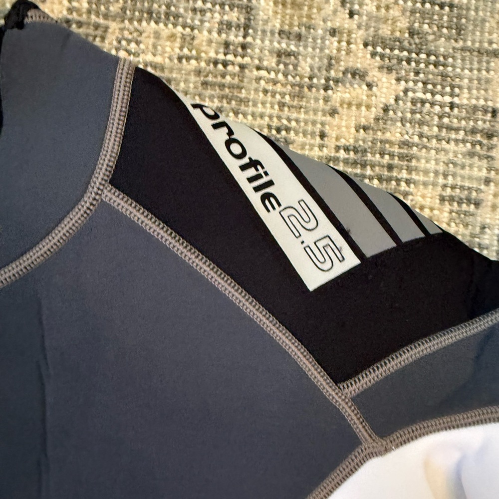 Women's Black and White Shorty Wetsuit - Picture 2 of 5